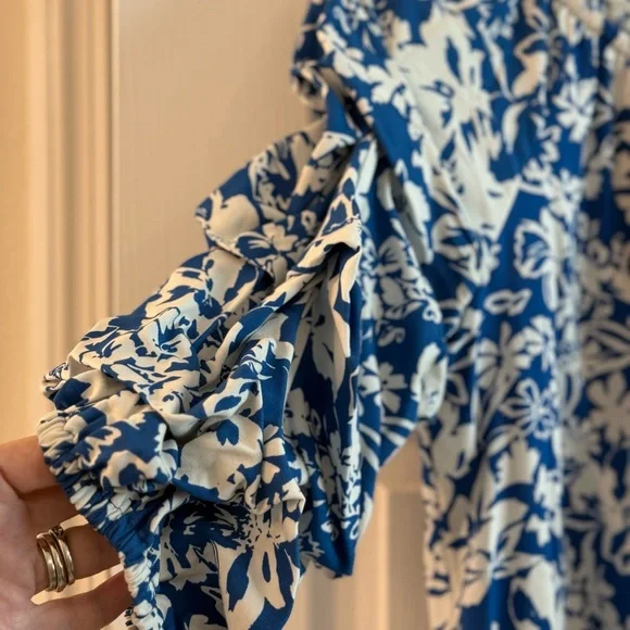 Vince Camuto Blue and White Floral Tie-Front Blouse - Picture 4 of 5